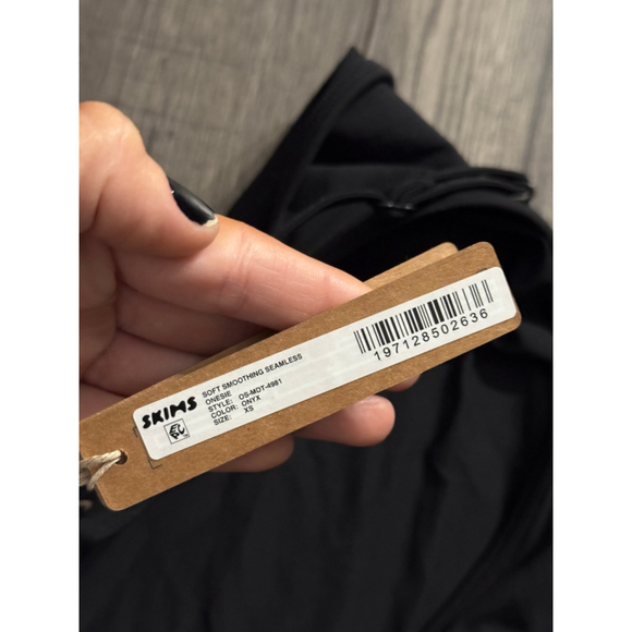 Skims BNWT XS Onyx Soft Smoothing Seamless Onesie, Style: OS-MDT-4981 - Picture 7 of 7